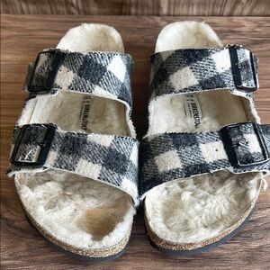 Birkenstock Women's Size 39 US 8 Arizona Shearling PlaidNatural Wool White Gray
